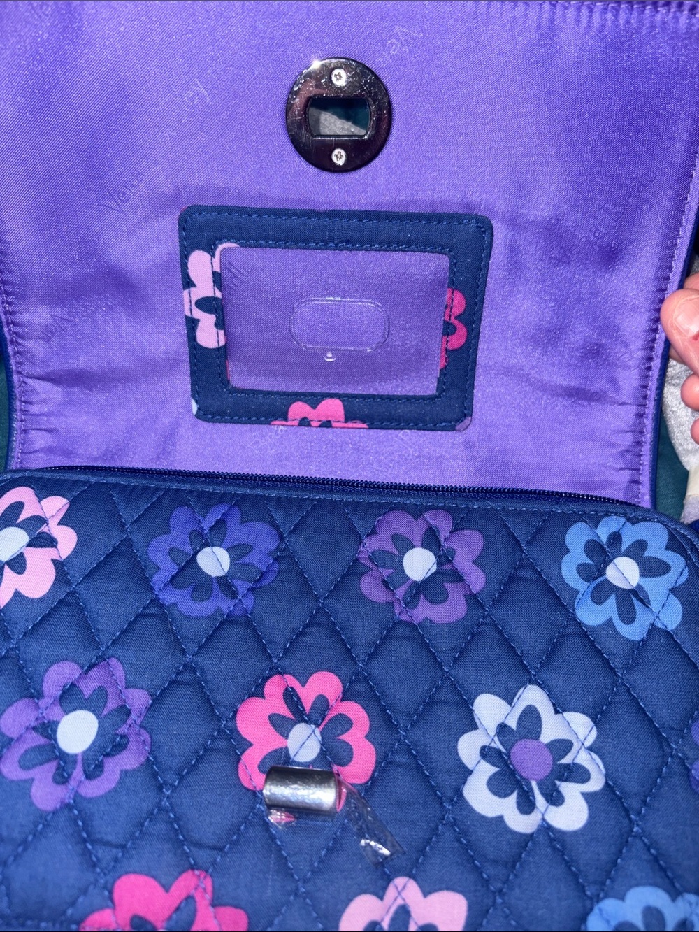3 Pieces - NWOT Vera Bradley -Quilted Floral Crossbody - Free Unbranded Dust Bag - Picture 4 of 11